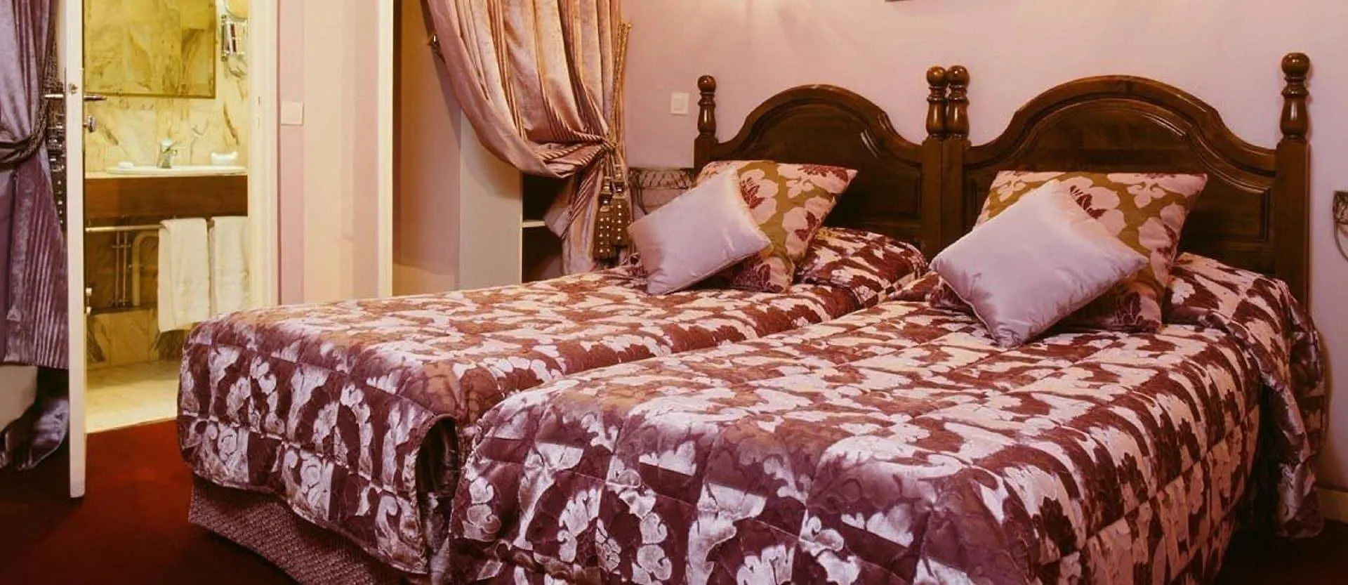 Grand Dechampaigne Hotel 3*